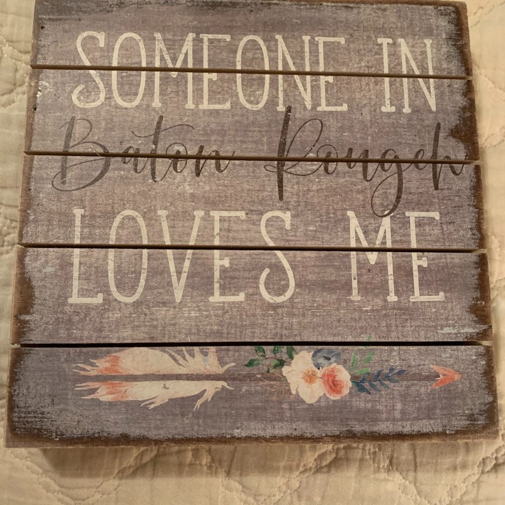 8" SQUARE WOODEN SIGN - SOMEONE IN BATON ROUGH LOVES ME